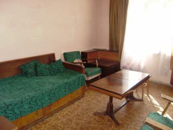 Тристаен апартамент,етаж от къща,намиращ се в идеалния център на Пазарджик