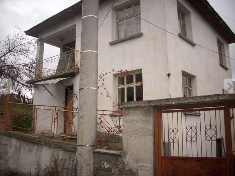 House in Polkovnik Serafimovo VIllage