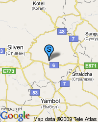 с.Глушник - едноетажна масивна жилищна сграда със двор.