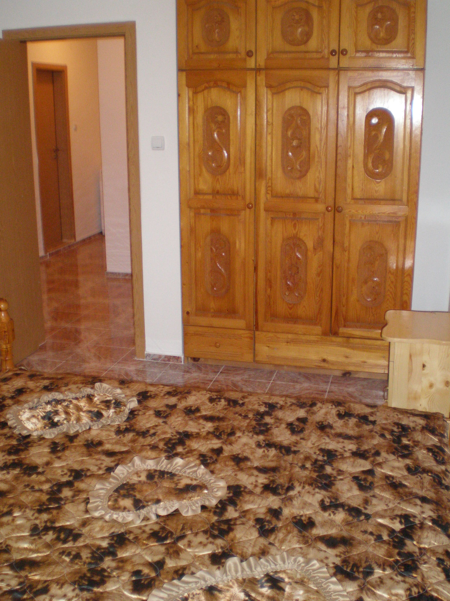 ДАВАМ ПОД НАЕМ

Двустаен нов в Кършияка,лукс,климатик,бяла техника нова,барплот,кабелна,интернетиново кухненско.Намира се срещу хотел Санкт Петербг.