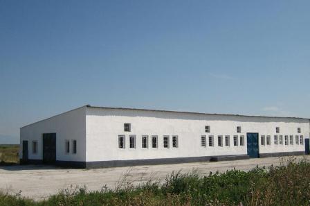 ПОД НАЕМ - Помещение 400 кв.м. за склад, производство с 1000 кв.м. асфалтова площадка - реновирано