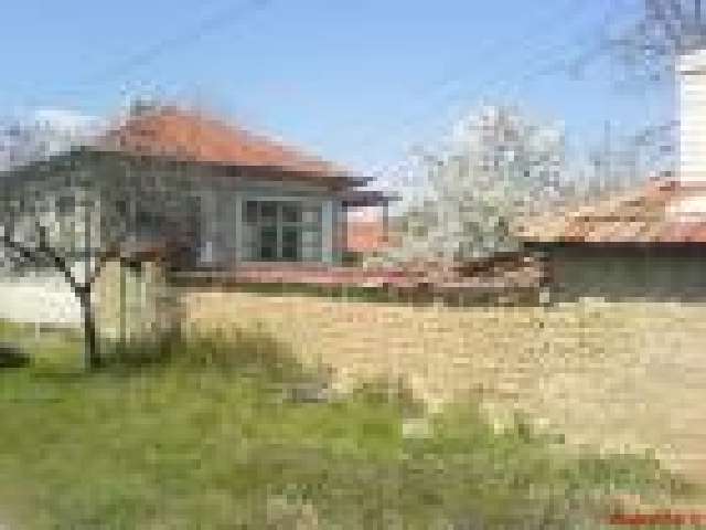 Продавам къща 70 кв.м ,двор 850 кв.м и два съседни парцела по1000кв.м в с.Ръжево обл.Пловдивска