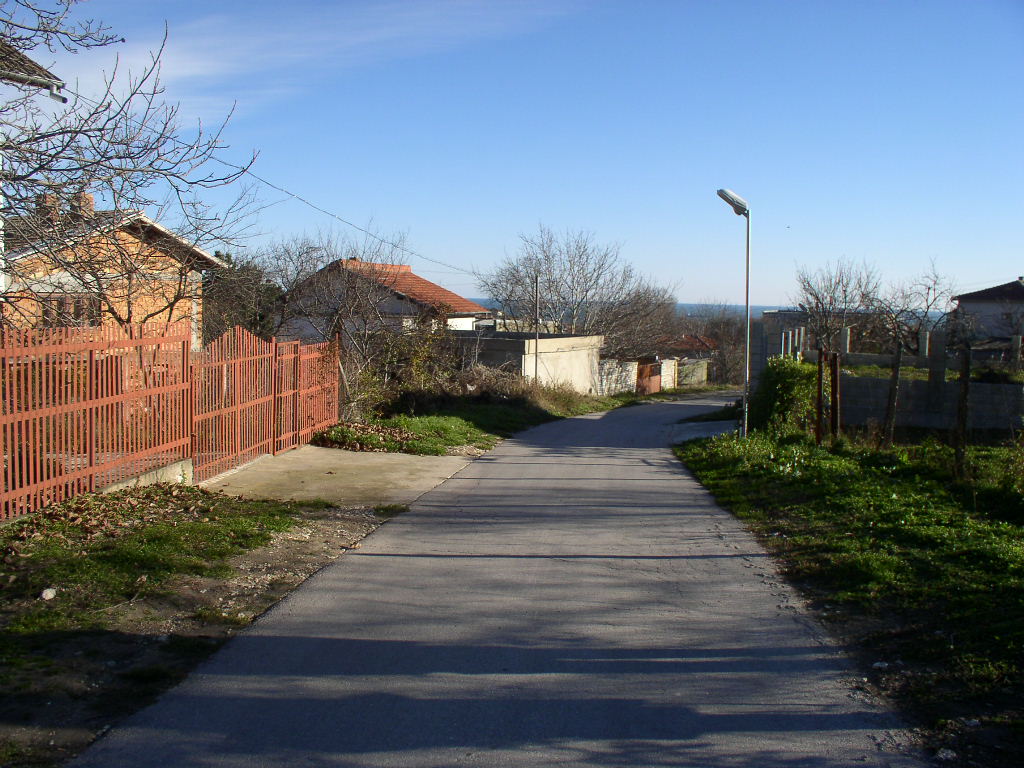 парцел в регулация , ток , вода , тел , панорама , асфалтиран път на 500м. от двореца възможност за сграда - 480 кв.м. , до 10м + помощни постройки