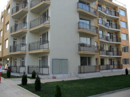 2-стаен нов обзаведен апартамент в Слънчев бряг-център,басеин,паркинг,62кв.м. цена 49910 евро