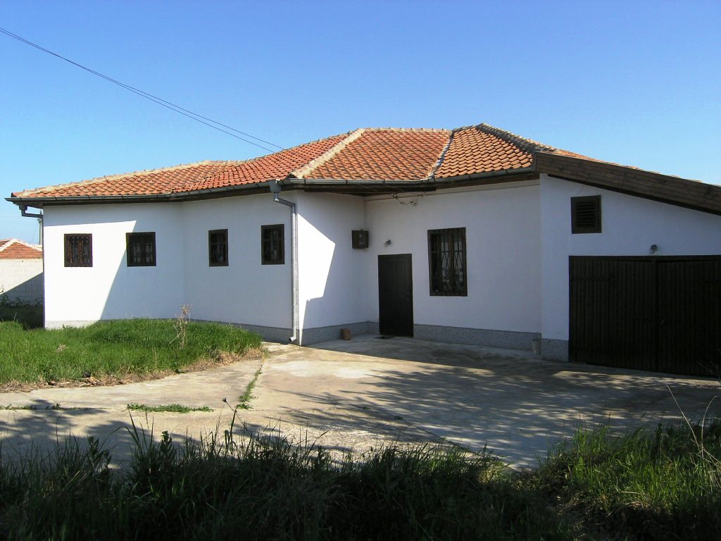 A brand new building, fully furnished, 8 km to the town of Byala
