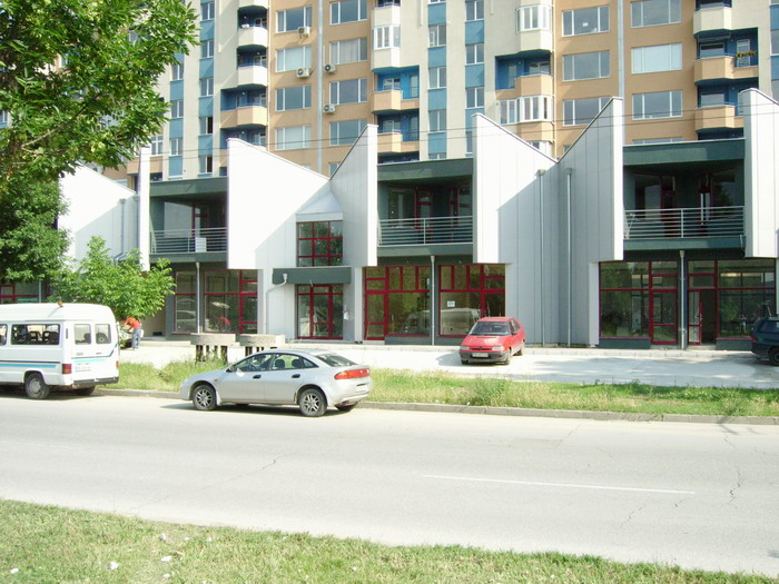 Давам под наем МАГАЗИНИ