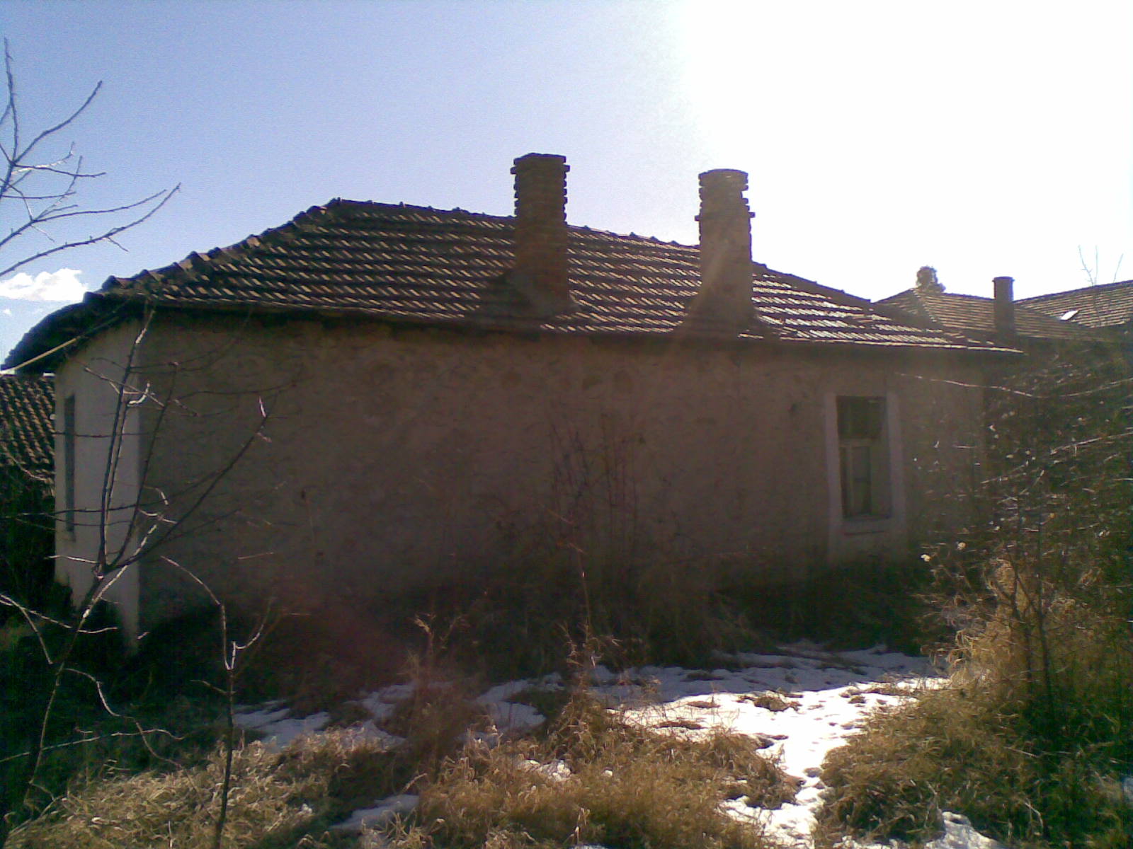 продавам парцел 780кв.м.в него има и стара 50 кв.м.къща.
