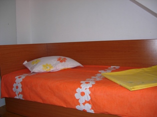 Бургас на 200м от плажа стая хотелски тип със самостоятелна баня, кабелна ТВ