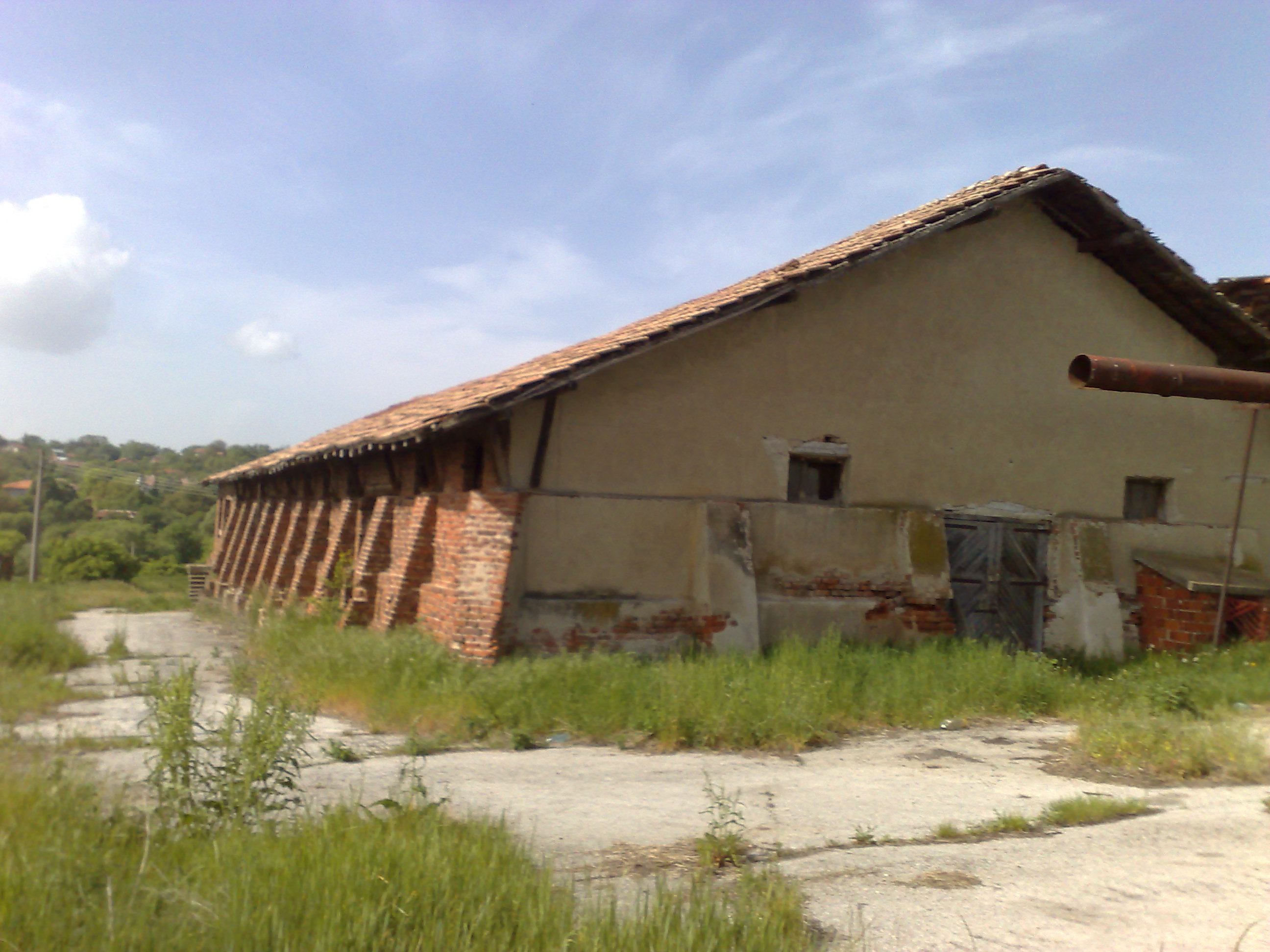 ПРОДАЖБА НА ХАЛЕ