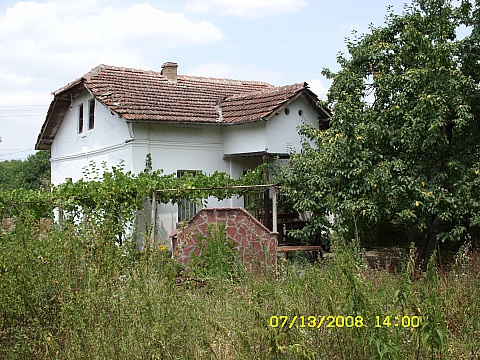 Продава къща с.Брестница