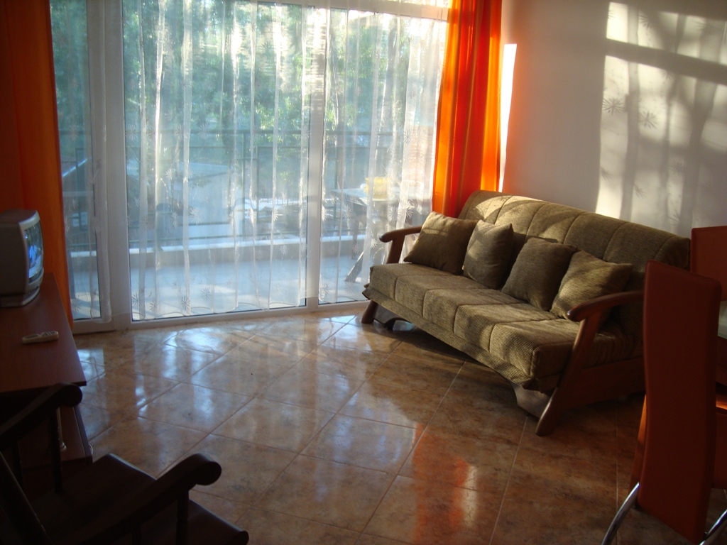 Двустаен апартамент под наем в Слънчев бряг