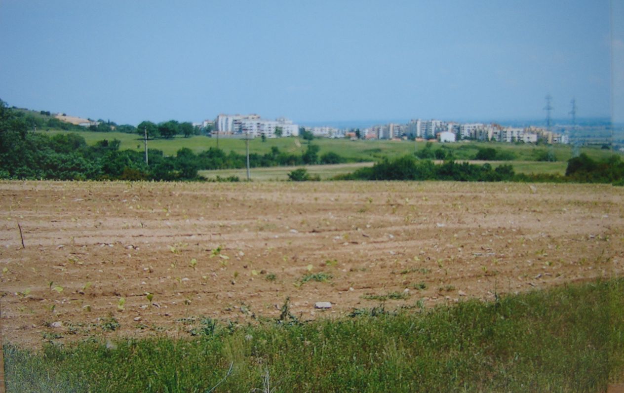 продавам земеделска земя ,терен за строителство в гр. Стара Затора - местноста Бобоолу западно от квартал Железник.