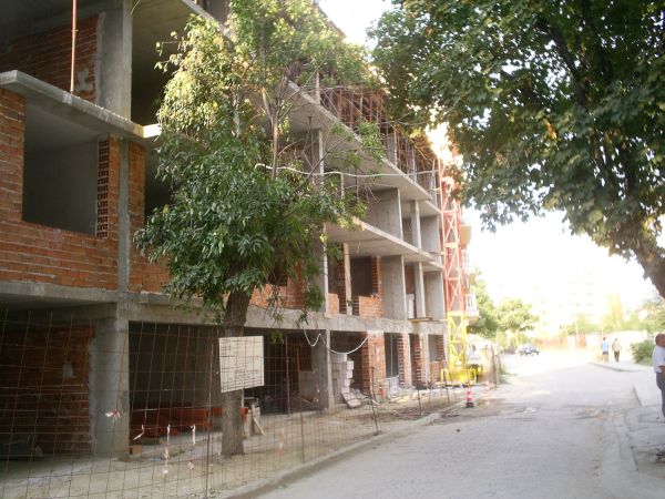 Продавам апартаменти в ново строителство в град Пловдив - център, в напреднал строеж .