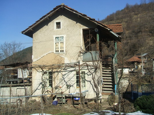 - story house in С. Лопян, on nearly 80 kilometers from Sofia. 
area 
- 64 sq.m.