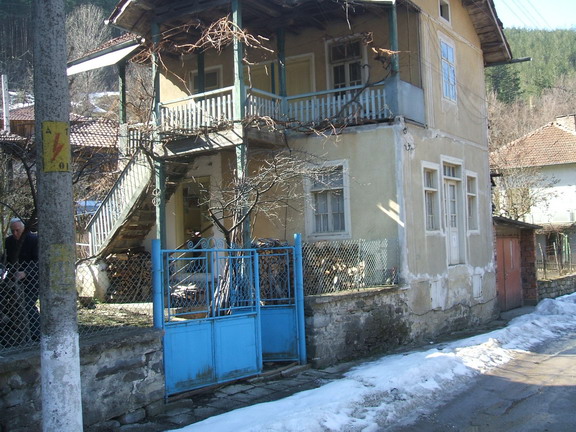 - story house in С. Лопян, on nearly 80 kilometers from Sofia. 
area 
- 64 sq.m.