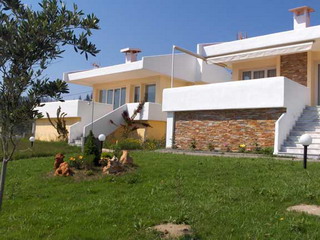 САМОСОТОЯТЕЛНИ ЛЕТНИ ВИЛИ С ЛИЦЕ И ГЛЕДКА КЪМ МОРЕТО