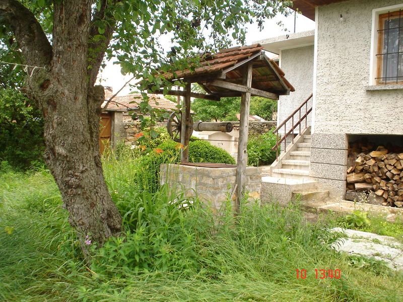 A large property with renovated house and barn for sale