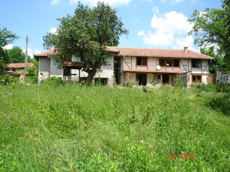 A large property with renovated house and barn for sale
