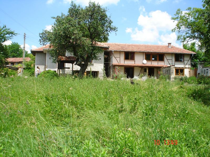 A large property with renovated house and barn for sale