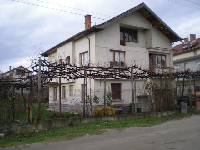 Продава къща в с.Склаве, община Сандански