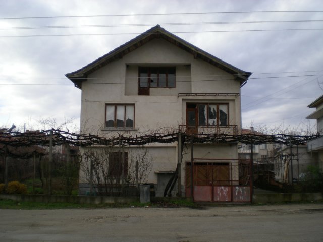 Продава къща в с.Склаве, община Сандански