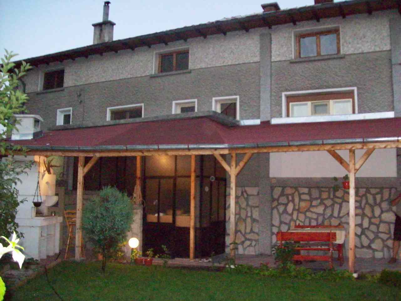 ПРОДАВАМ КЪЩА В ГРАД РАКИТОВО