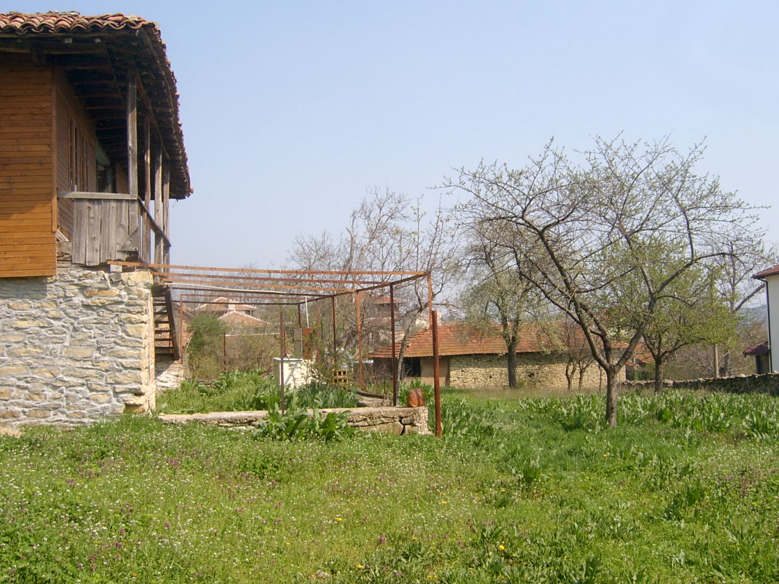 с. Леденик, общ . В. Търново