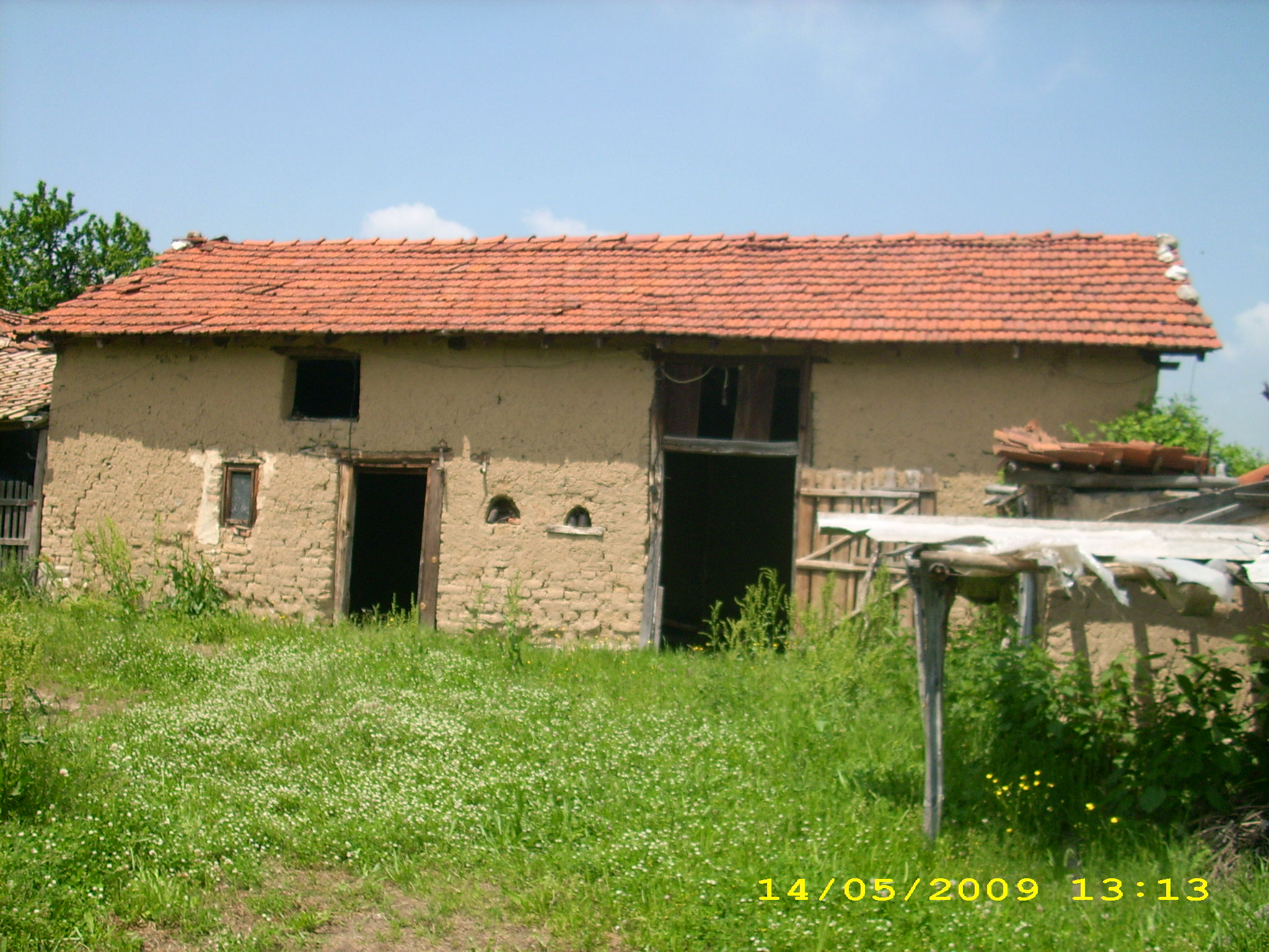 продавам стара къща в с.Кръстевич,общ.Хисаря,обл.Пловдивска