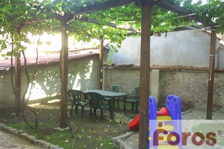 Самостоятелен етаж от къща в центъра на Бургас