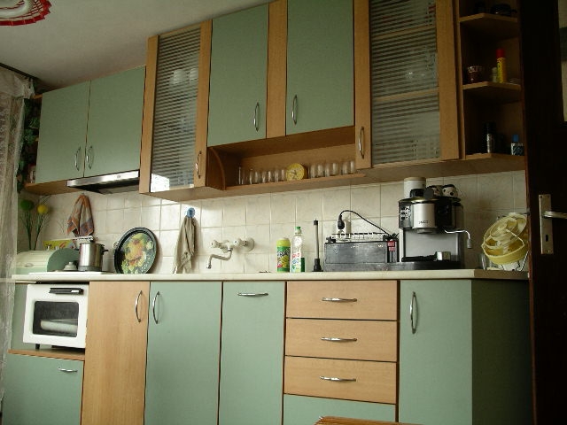 продавам масивна къща
