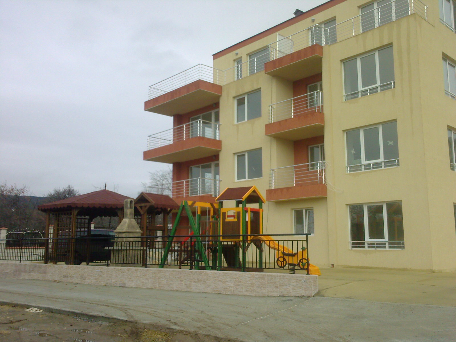 продава апартаменти Варна,м,Траката.Без посредник