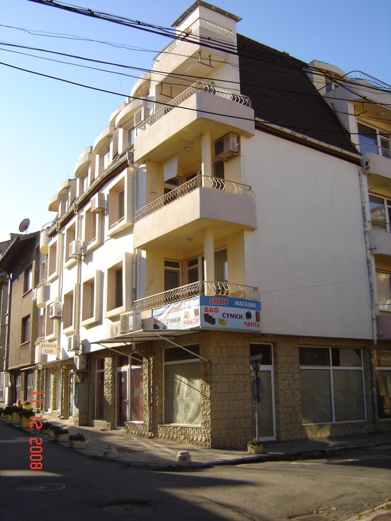 Поморие под наем дългосрочно стария град нов  лусозен магазин от 70 кв.м.