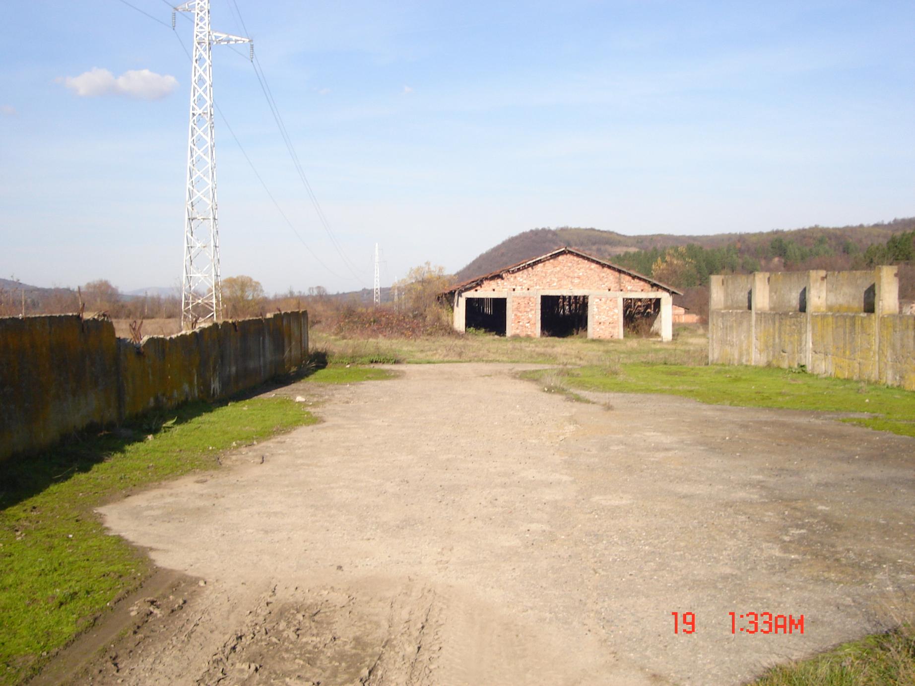 Промишлено помещение /ферма/ в гр.Берковица, обл. Монтана