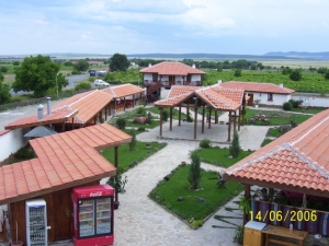 Крайпътен хотелски  комплекс   разположен   в подножието на Стара планина