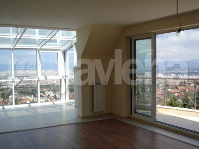 тристаен  в  София