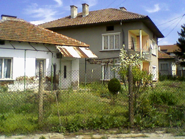 продавам къща