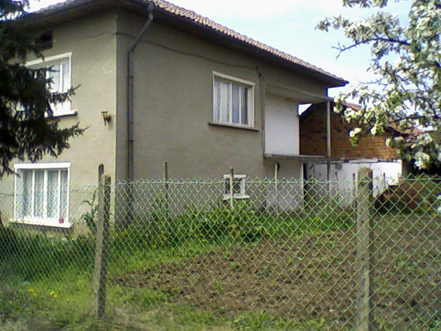 продавам къща