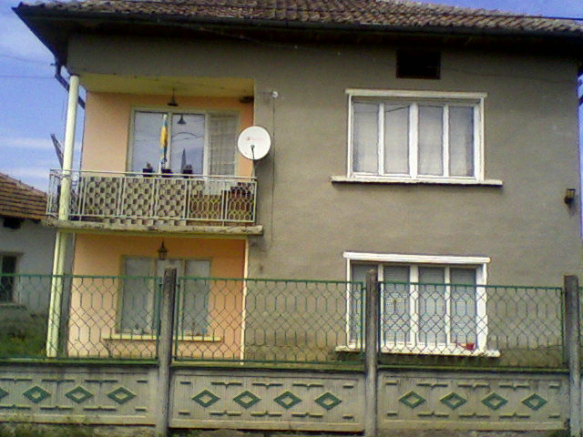 продавам къща
