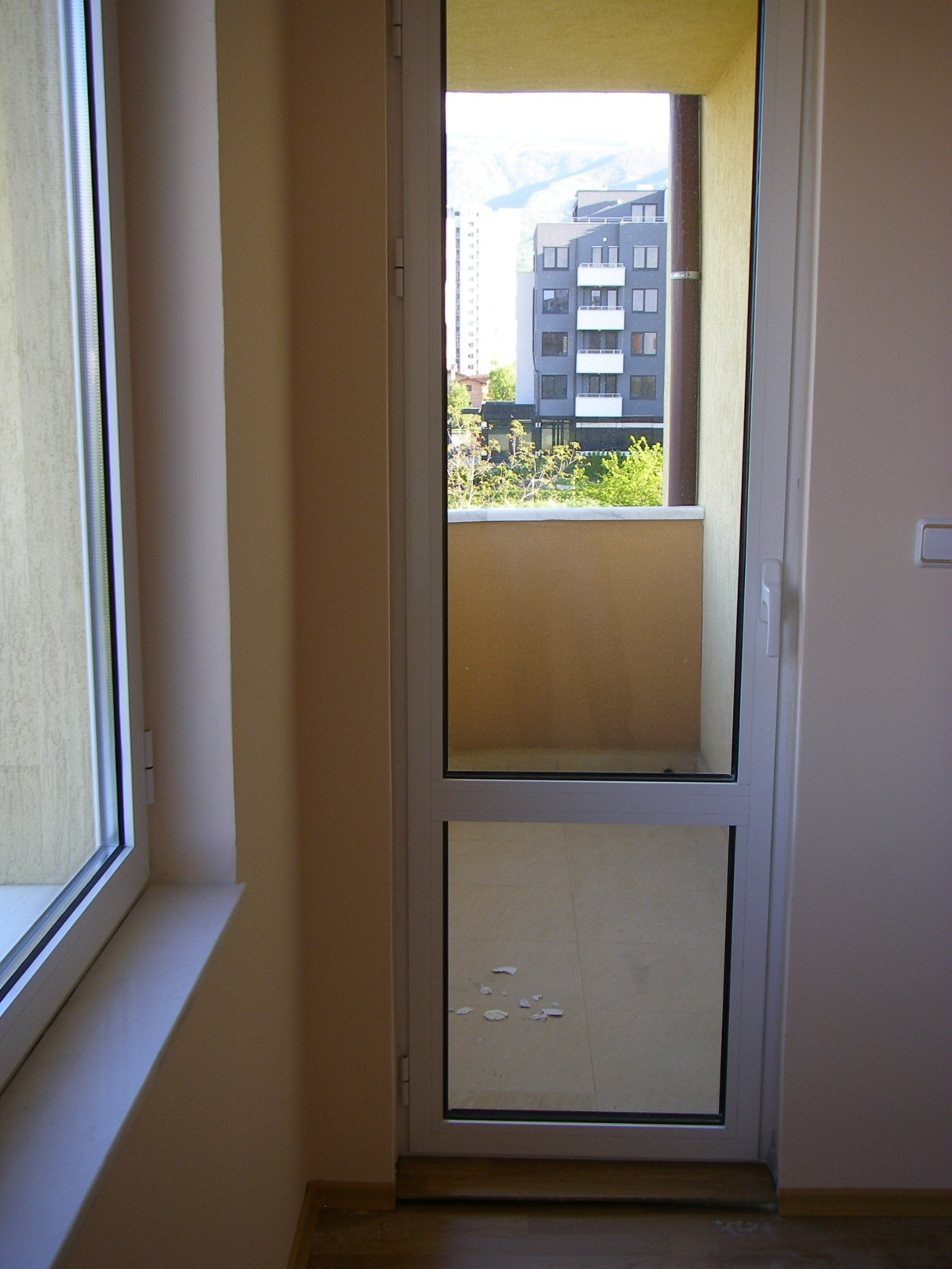 Давам под наем апартамент до НБУ