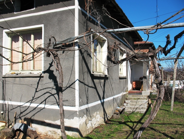 селска къща с двор в района на Сандански