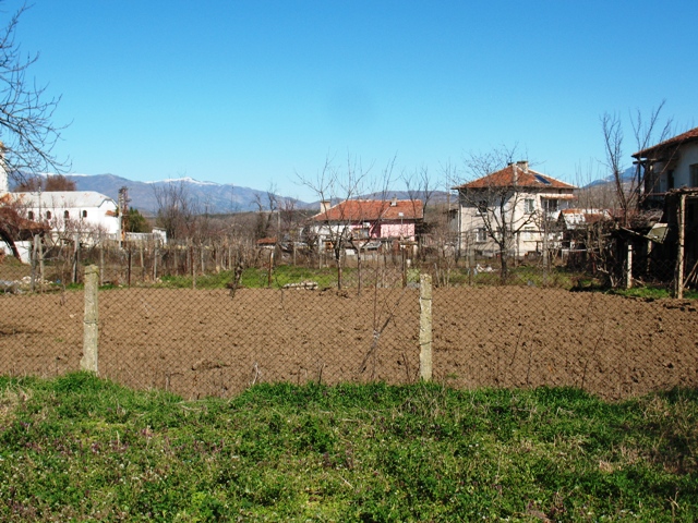 селска къща с двор в района на Сандански