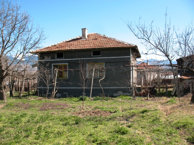селска къща с двор в района на Сандански
