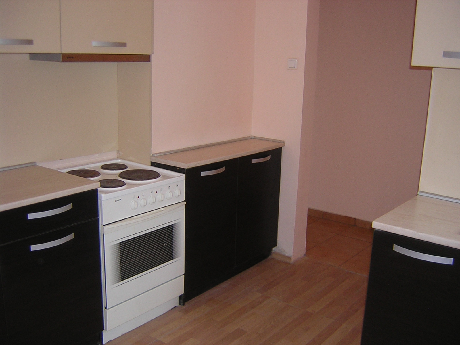 Дава се под наем компактна малка къща в кв. Княжево на ул. Прохлада.След основен ремонт.