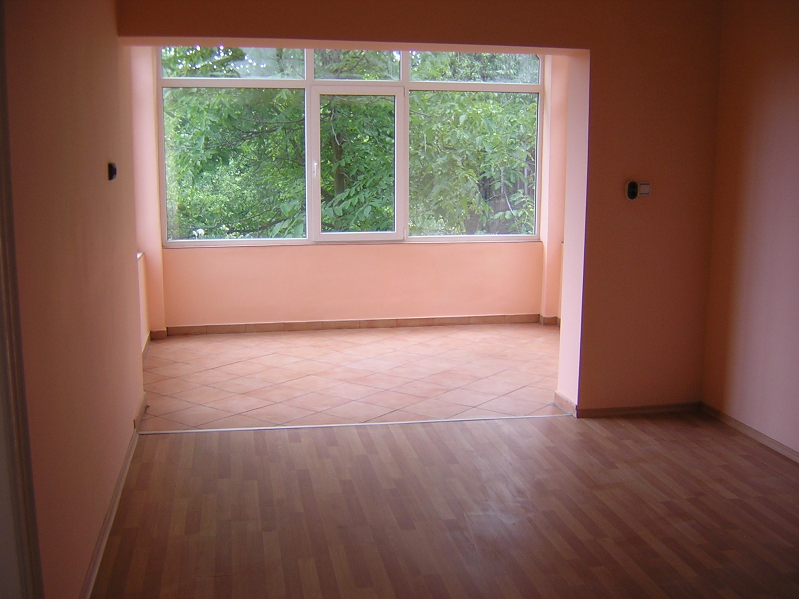 Дава се под наем компактна малка къща в кв. Княжево на ул. Прохлада.След основен ремонт.