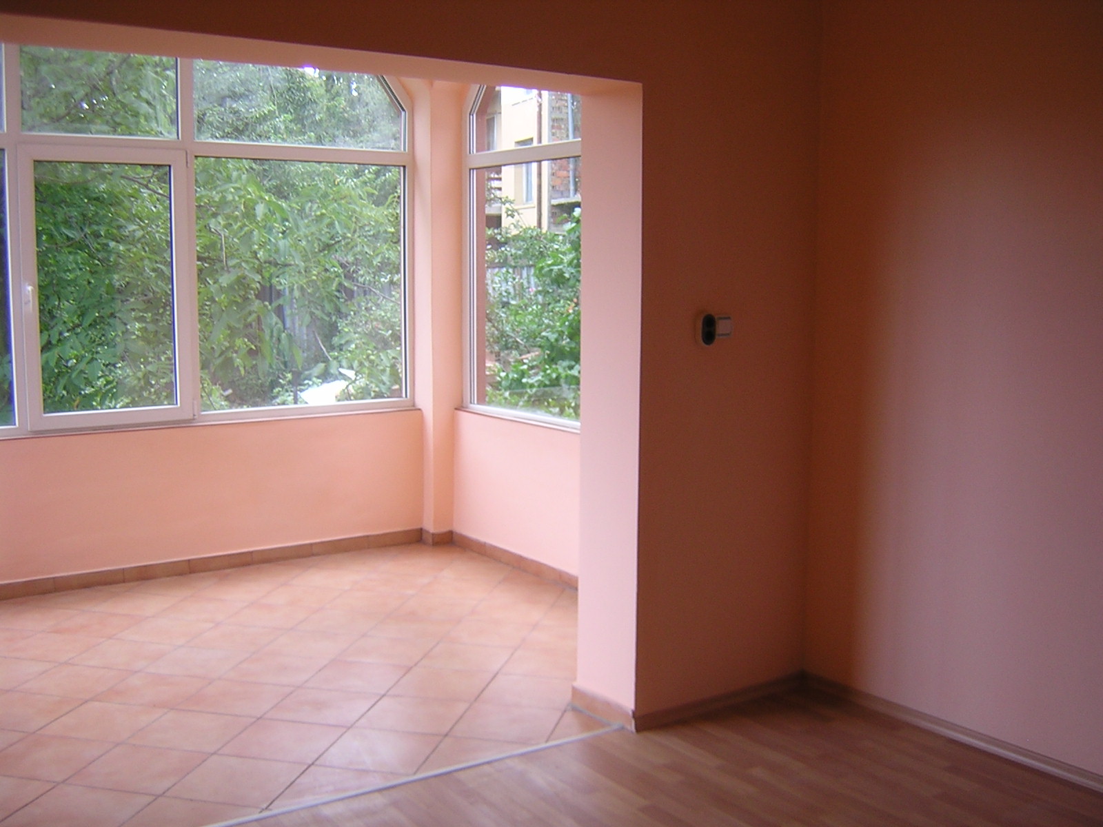 Дава се под наем компактна малка къща в кв. Княжево на ул. Прохлада.След основен ремонт.