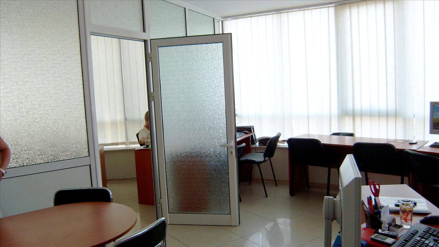 ProRent.bg предлага под наем луксозен, обзаведен офис, разположен на централен булевард, наем 400лв.