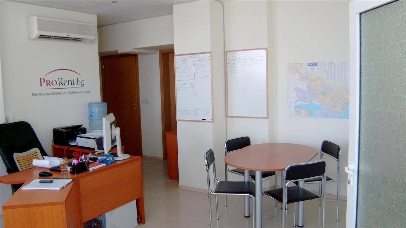 ProRent.bg предлага под наем луксозен, обзаведен офис, разположен на централен булевард, наем 400лв.
