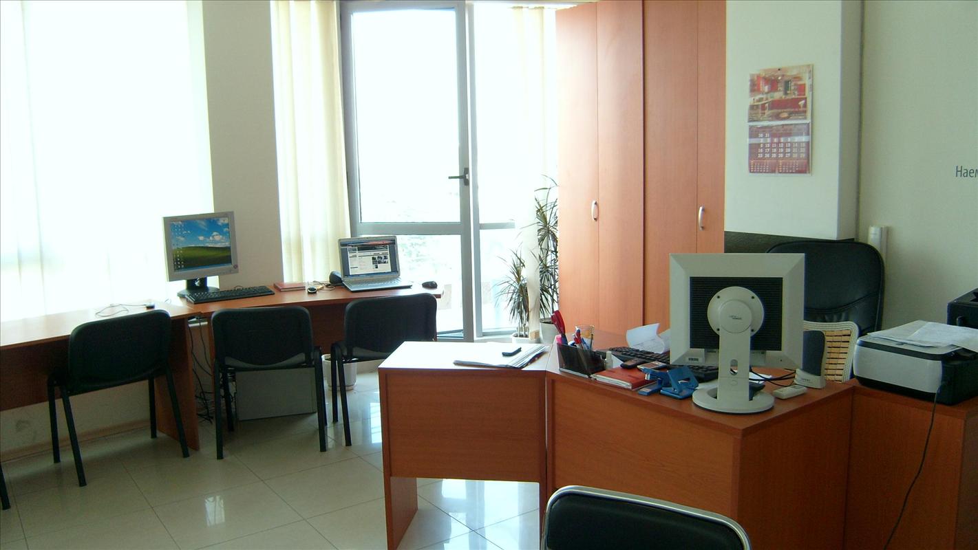 ProRent.bg предлага под наем луксозен, обзаведен офис, разположен на централен булевард, наем 400лв.