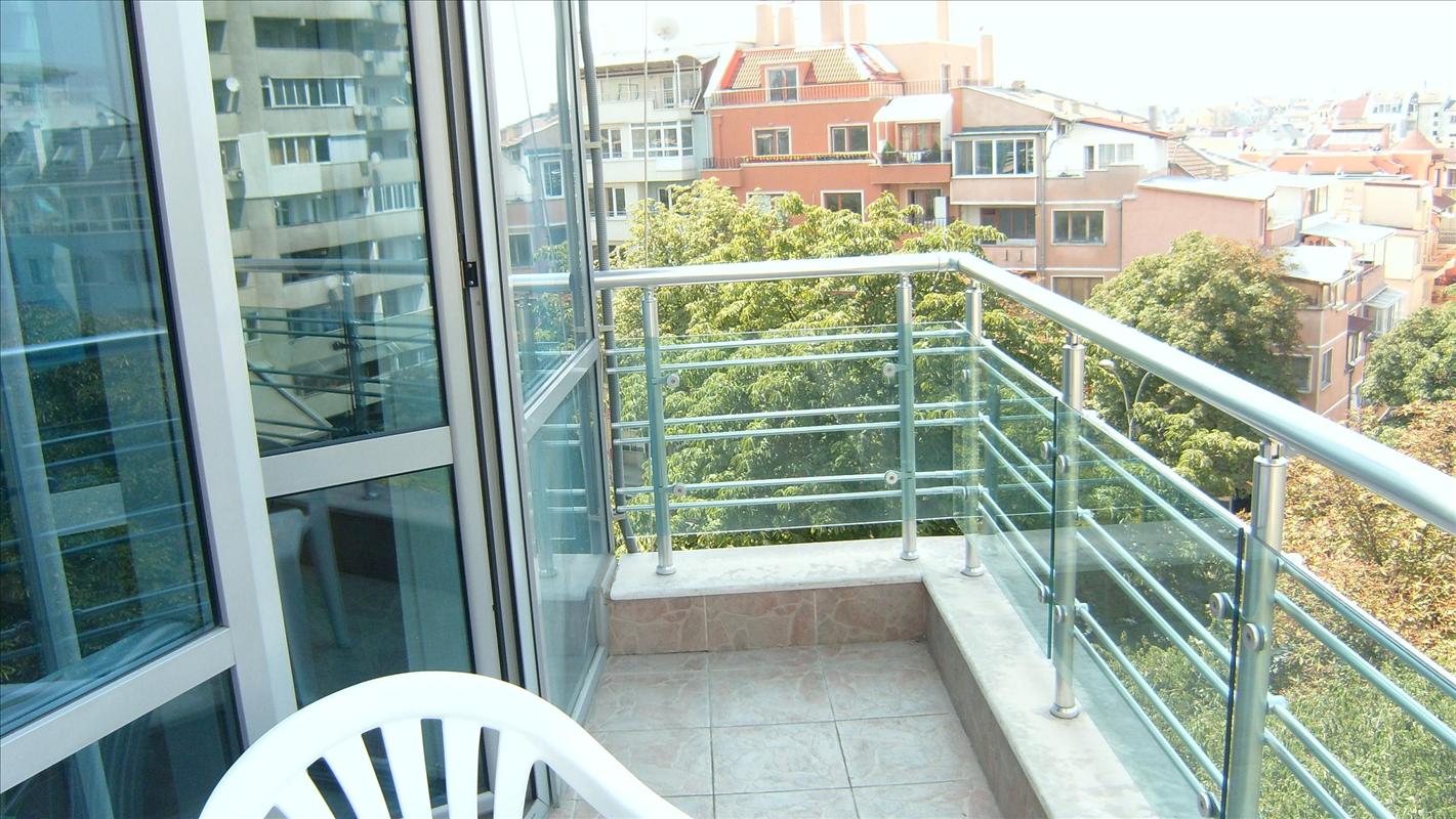 ProRent.bg предлага под наем луксозен, обзаведен офис, разположен на централен булевард, наем 400лв.