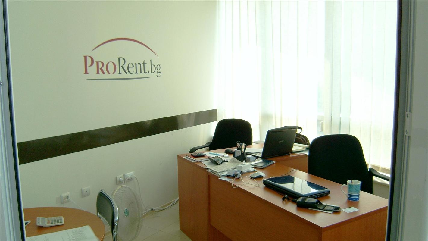 ProRent.bg предлага под наем луксозен, обзаведен офис, разположен на централен булевард, наем 400лв.